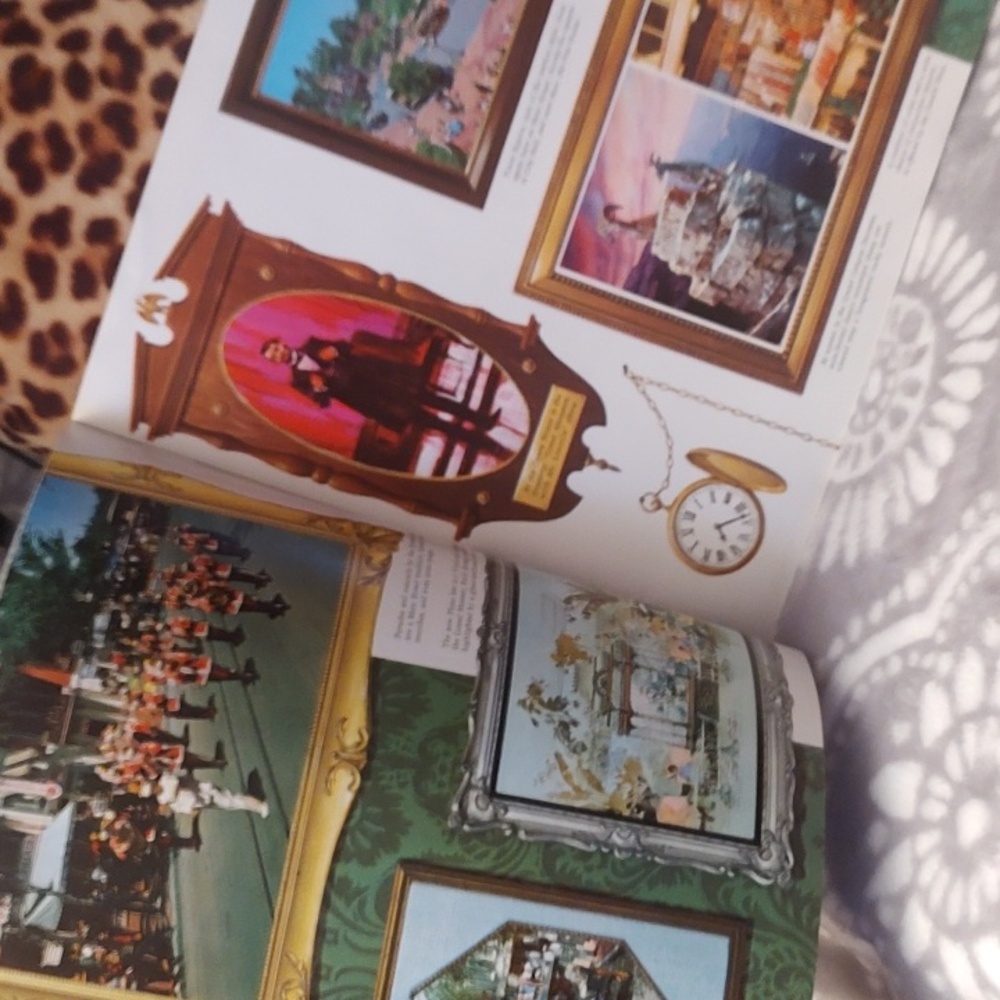Disney, Disneyland Souvenir 📚 - Picture 5 of 9
